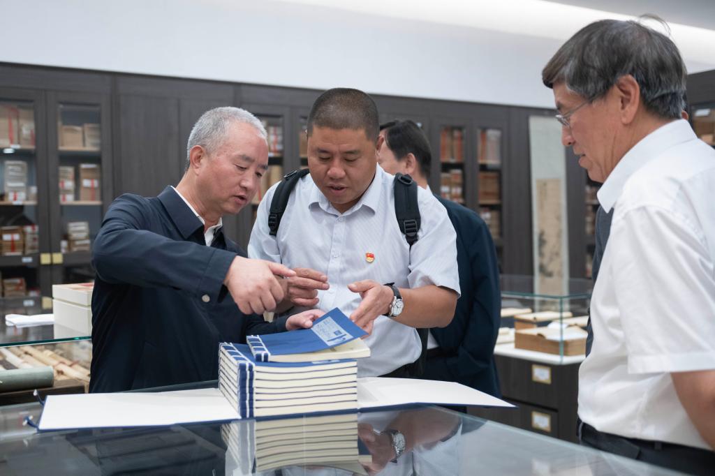 0011bb4998a25c1df60311b4da158eb6.jpg 华体网页版登录新手怎么玩出版集团党委