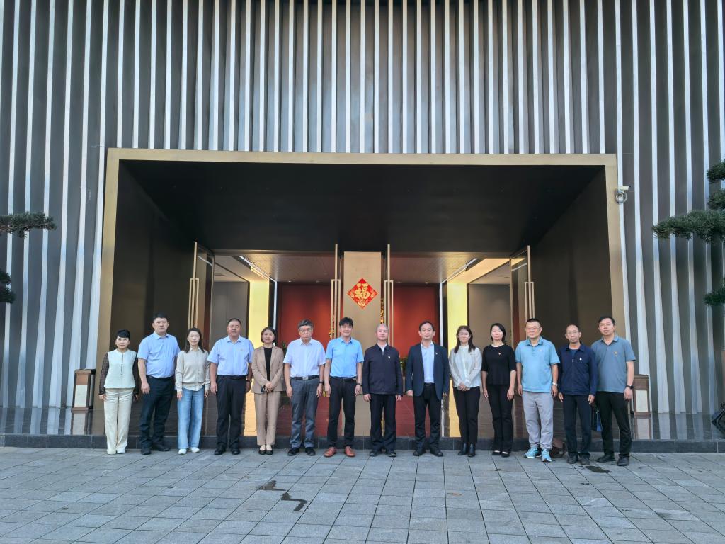 0932b905038462199d61e6891d328ec9.jpg 工会主席侯勇