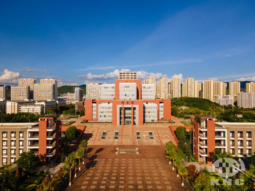 呈贡校区航拍——红土广场