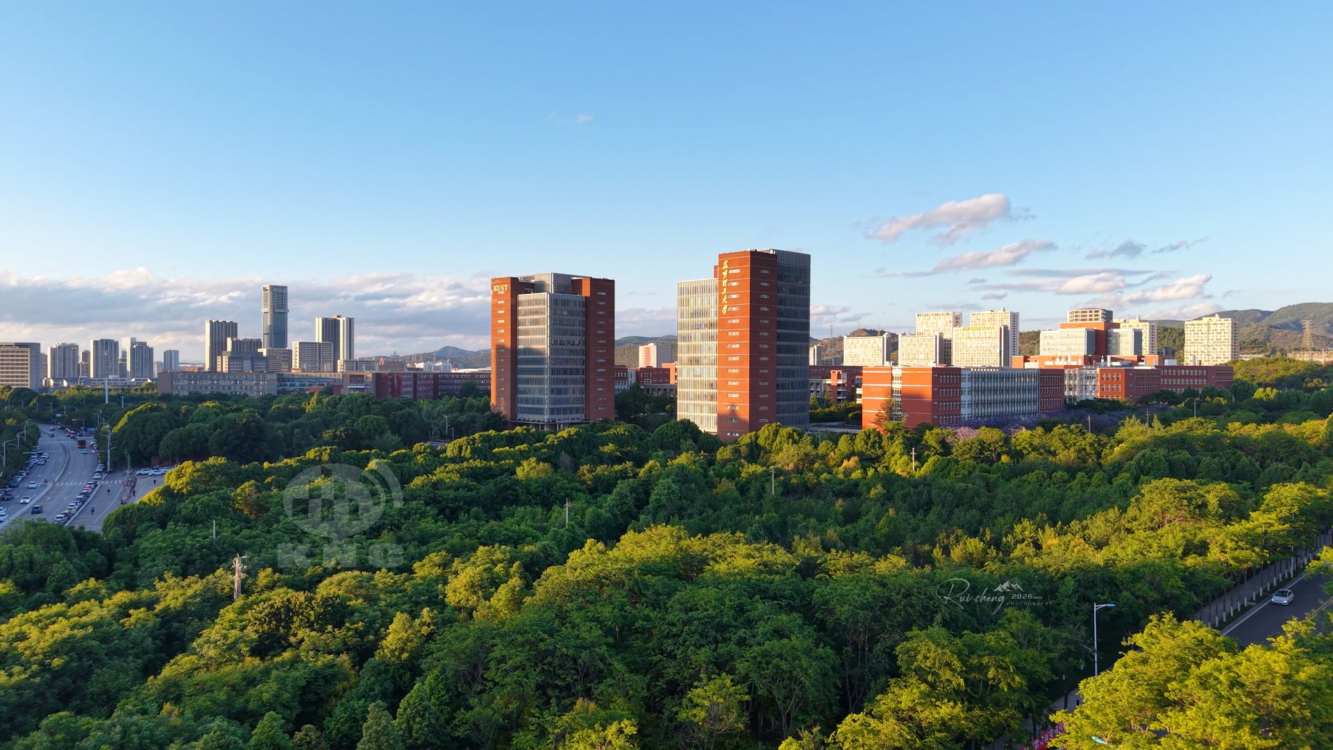 新同学”校名石